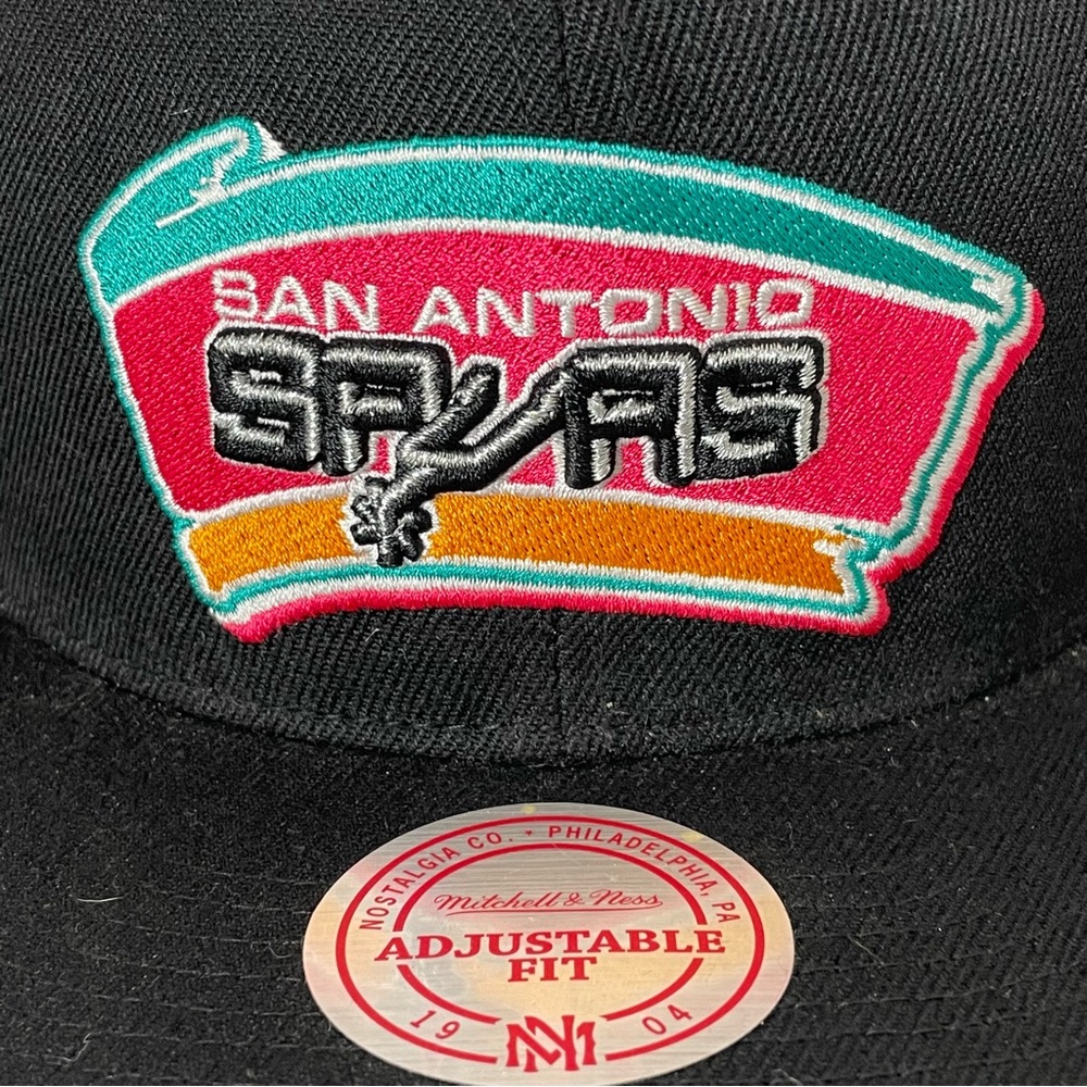 Mitchell & Ness NBA San Antonio Spurs HWC Core Basic Snapback Hat - Picture 2 of 11